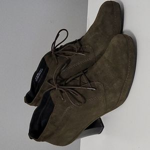 Clarks Size 11N Dark Green Suede Ankle Boots